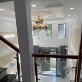 Nhà Phạm Văn Đồng 60m2, 5T,khu phân lô oto tránh, KD-VP, nhíc 7 tỷ;ô tô đỗ trong nhà; nhà mới ở ngay